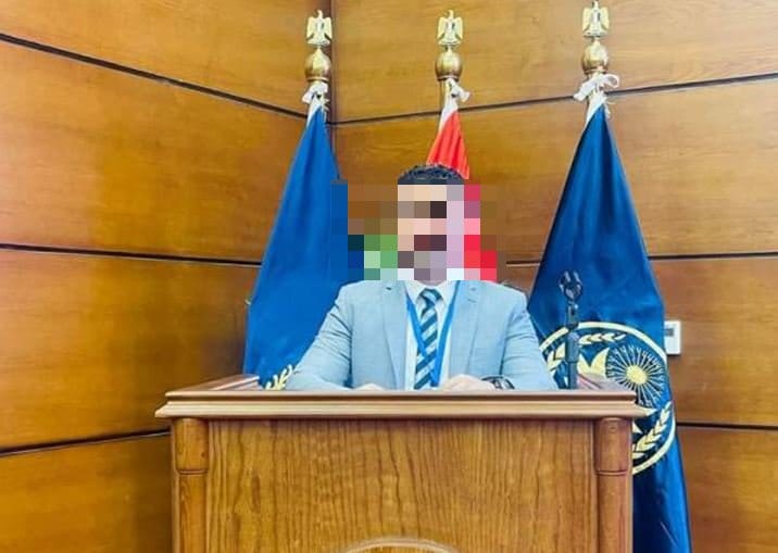صحفي مصري يبتز الشخصيات العامة للحصول على المال