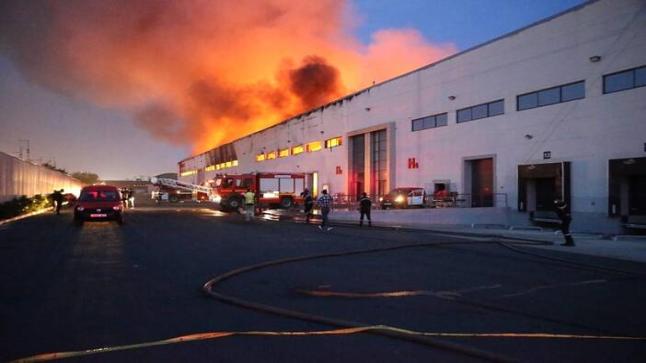 اندلاع حريق بمستودع شركة لتصنيع السيارات في القنيطرة