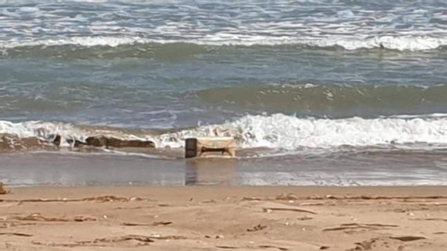 شاطئ سيدي رحال الشاطئ يلفظ كمية كبيرة من مخدر الشيرا